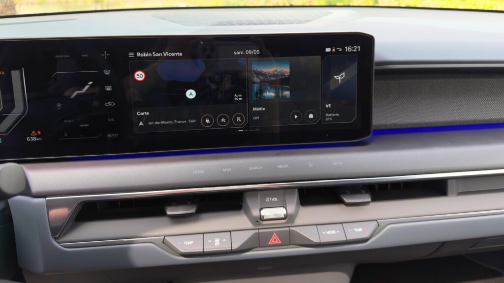 L'écran tactile central du Kia EV9. // Source : Robin San Vicente pour Numerama L'écran tactile central du Kia EV9. // Source : Robin San Vicente pour Numerama