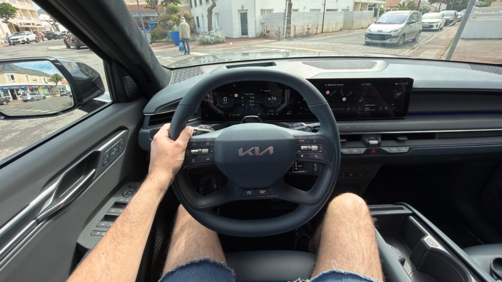 Au volant du Kia EV9. // Source : Robin San Vicente pour Numerama Au volant du Kia EV9. // Source : Robin San Vicente pour Numerama