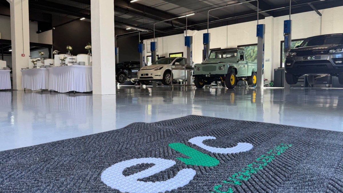 EV Clinic a ouvert un atelier en France. // Source : EV Clinic via Facebook EV Clinic a ouvert un atelier en France. // Source : EV Clinic via Facebook