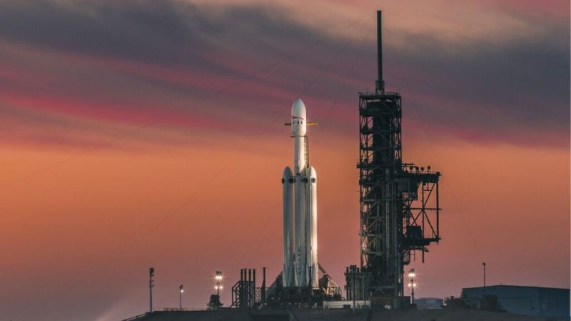 SpaceX lance pour la première fois une Falcon Heavy pour une mission secrète du renseignement américain