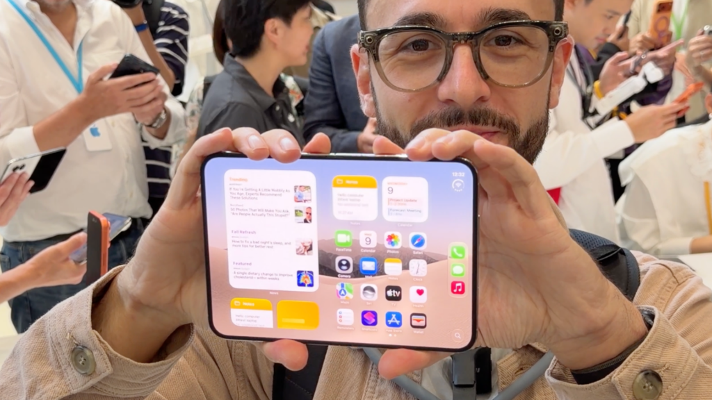 Le revêtement anti-reflets de l'iPhone Duo est impressionnant : on dirait une liseuse. // Source : Numerama Le revêtement anti-reflets de l'iPhone Duo est impressionnant : on dirait une liseuse. // Source : Numerama