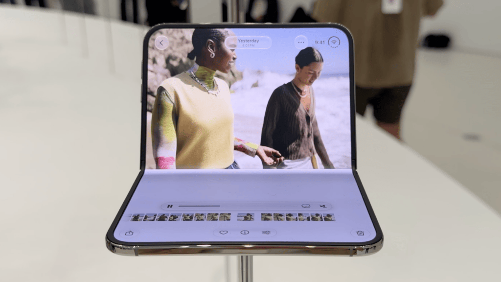 L'iPhone Duo est en titane. // Source : Numerama L'iPhone Duo est en titane. // Source : Numerama