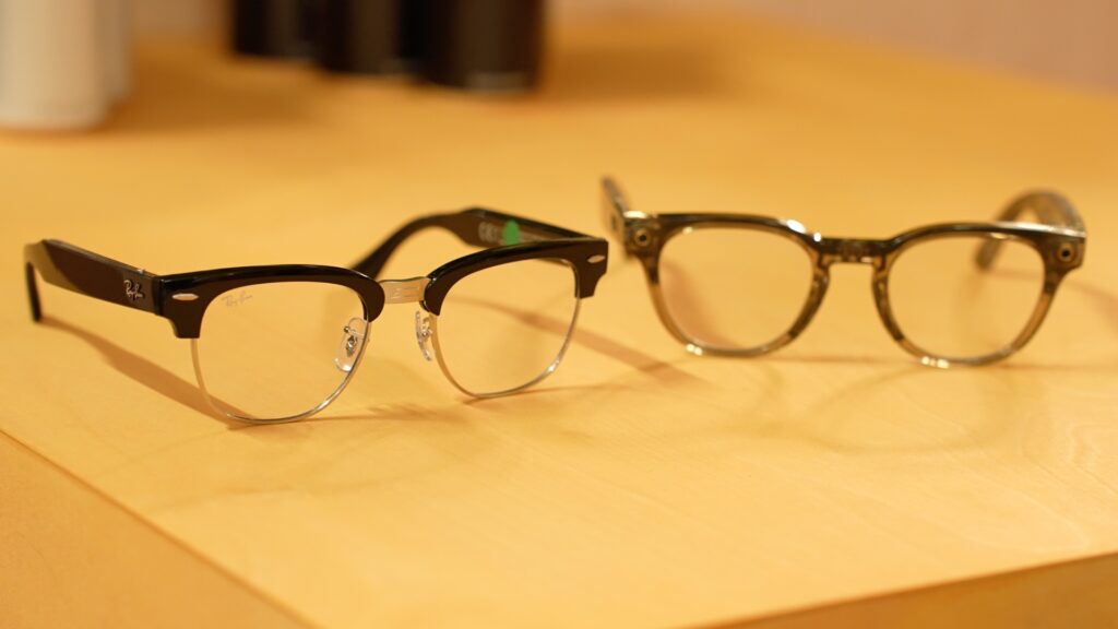 Ray-Ban Meta Audio à gauche, Ray-Ban Meta Gen 3 à droite. // Source : Numerama Ray-Ban Meta Audio à gauche, Ray-Ban Meta Gen 3 à droite. // Source : Numerama