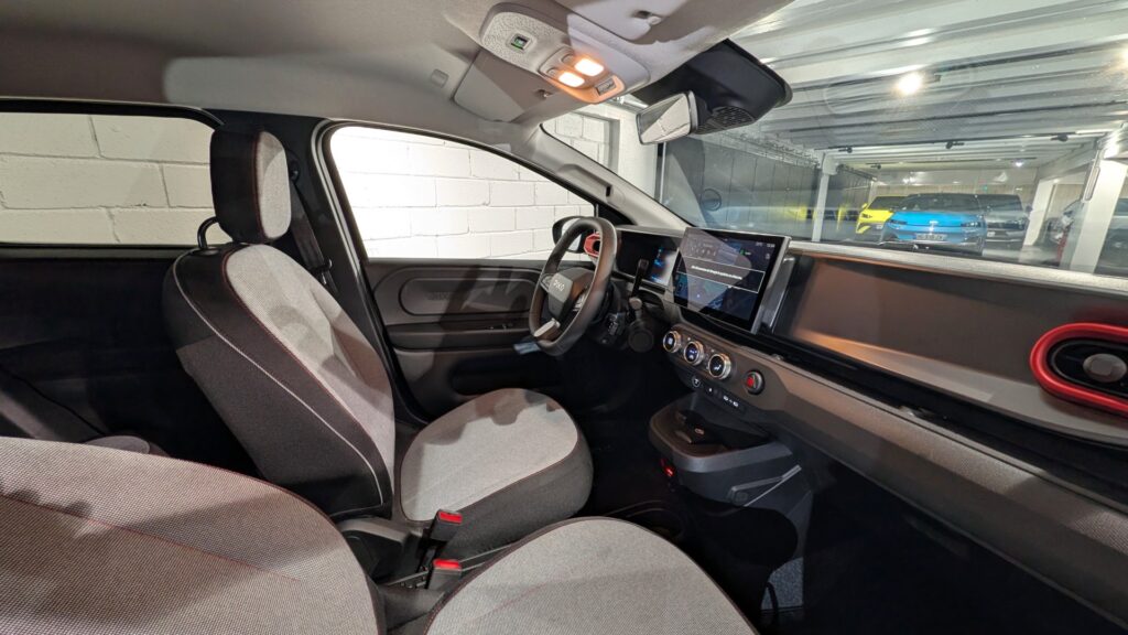 Intérieur de la Nissan Pixo // Source : Raphaelle Baut pour Numerama