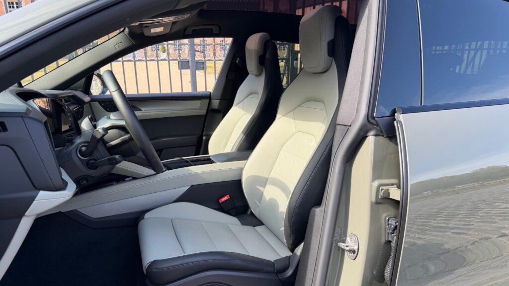 Le Porsche Cayenne Electric à l'essai. // Source : Robin San Vicente pour Numerama Le Porsche Cayenne Electric à l'essai. // Source : Robin San Vicente pour Numerama
