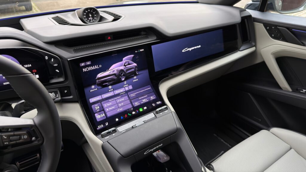 Le Porsche Cayenne Electric à l'essai. // Source : Robin San Vicente pour Numerama Le Porsche Cayenne Electric à l'essai. // Source : Robin San Vicente pour Numerama