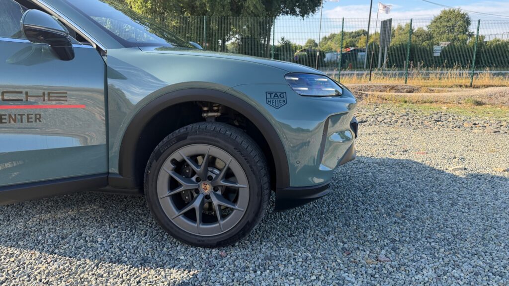 Le Porsche Cayenne Electric à l'essai. // Source : Robin San Vicente pour Numerama Le Porsche Cayenne Electric à l'essai. // Source : Robin San Vicente pour Numerama