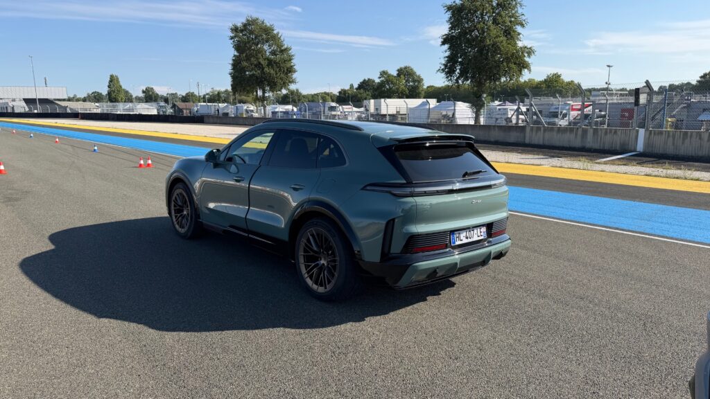 Le Porsche Cayenne Electric à l'essai. // Source : Robin San Vicente pour Numerama Le Porsche Cayenne Electric à l'essai. // Source : Robin San Vicente pour Numerama