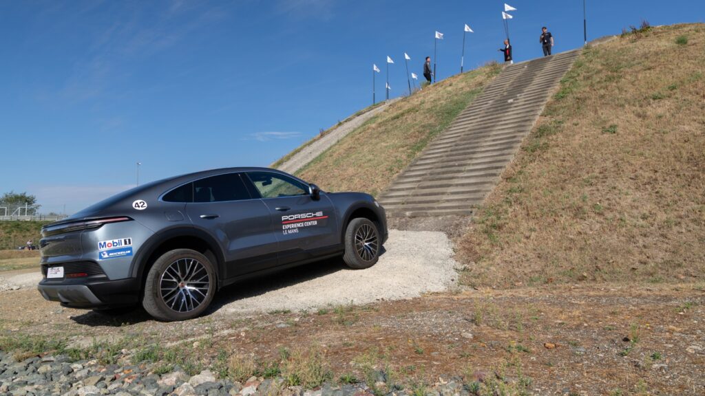 Le Porsche Cayenne Electric. // Source : Tibo pour Numerama Le Porsche Cayenne Electric. // Source : Tibo pour Numerama