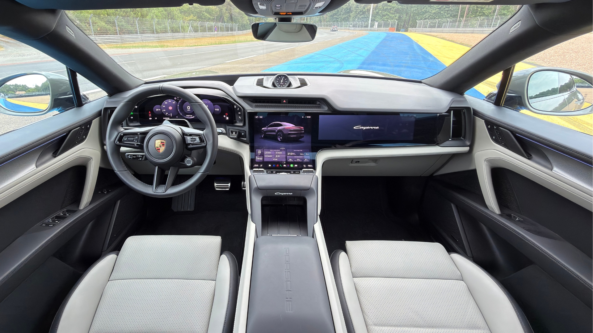 Intérieur du Porsche Cayenne Electric