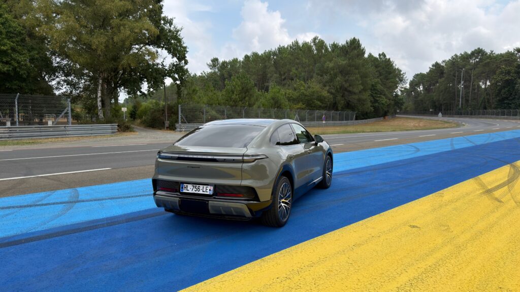 Le Porsche Cayenne Electric à l'essai. // Source : Robin San Vicente pour Numerama Le Porsche Cayenne Electric à l'essai. // Source : Robin San Vicente pour Numerama
