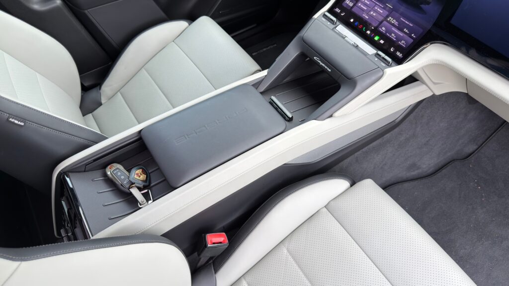 Le Porsche Cayenne Electric à l'essai. // Source : Robin San Vicente pour Numerama Le Porsche Cayenne Electric à l'essai. // Source : Robin San Vicente pour Numerama