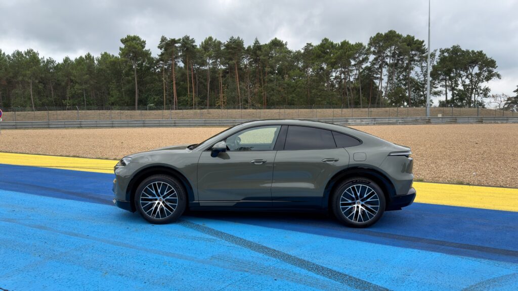 Le Porsche Cayenne Electric à l'essai. // Source : Robin San Vicente pour Numerama Le Porsche Cayenne Electric à l'essai. // Source : Robin San Vicente pour Numerama