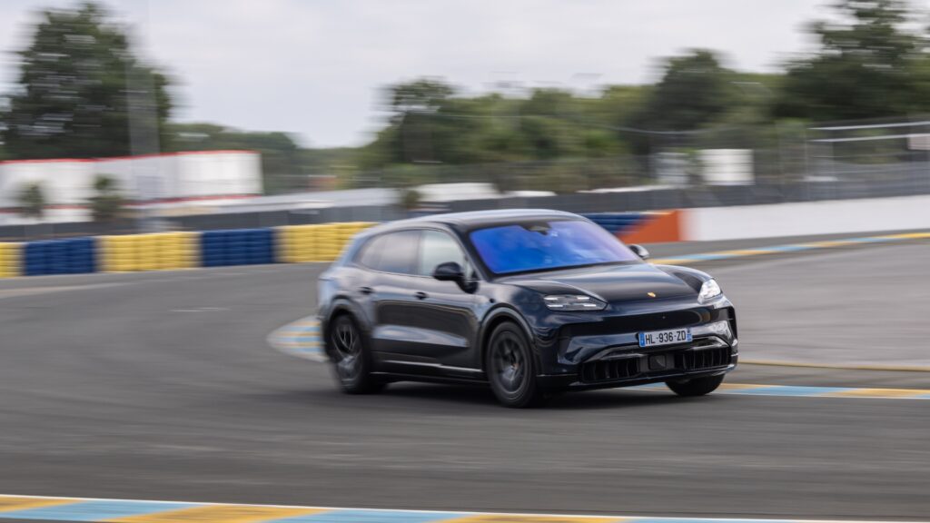 Le Porsche Cayenne Electric. // Source : Tibo pour Numerama Le Porsche Cayenne Electric. // Source : Tibo pour Numerama