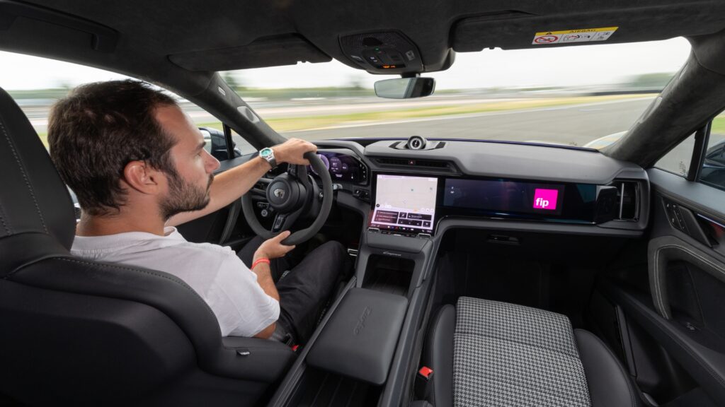 Le Porsche Cayenne Electric. // Source : Tibo pour Numerama Le Porsche Cayenne Electric. // Source : Tibo pour Numerama