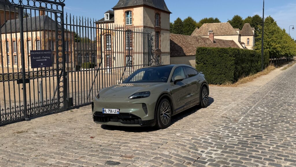 Le Porsche Cayenne Electric à l'essai. // Source : Robin San Vicente pour Numerama Le Porsche Cayenne Electric à l'essai. // Source : Robin San Vicente pour Numerama
