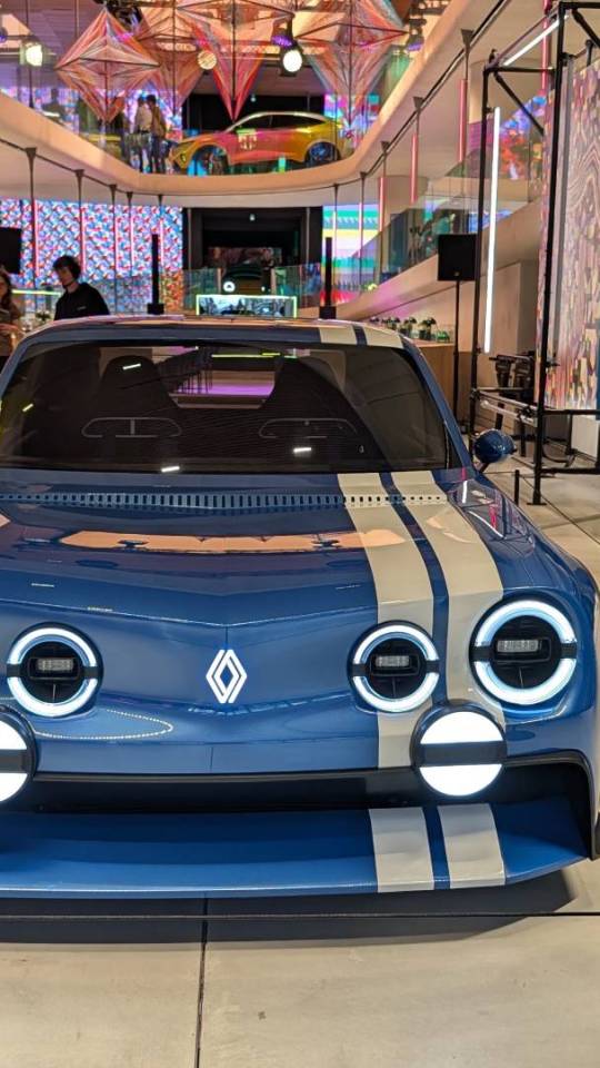 Renault 8 Gordini Concept au défilé Renault // Source : Raphaelle Baut pour Numerama Renault 8 Gordini Concept au défilé Renault // Source : Raphaelle Baut pour Numerama