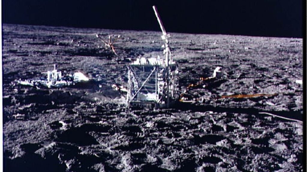 Sismomètre d'Apollo 12. Sismomètre d'Apollo 12.