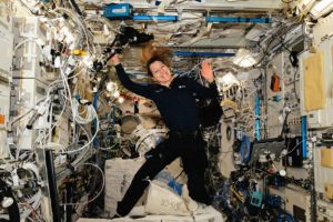 Sophie Adenot dans l'ISS. // Source : Flickr/CC/Nasa Johnson (image recadrée) Sophie Adenot dans l'ISS. // Source : Flickr/CC/Nasa Johnson (image recadrée)