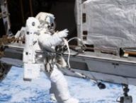 Sophie Adenot durant sa sortie extravéhiculaire du 25 août 2026. // Source : Flickr/CC/Nasa Johnson (image recadrée) Sophie Adenot durant sa sortie extravéhiculaire du 25 août 2026. // Source : Flickr/CC/Nasa Johnson (image recadrée)