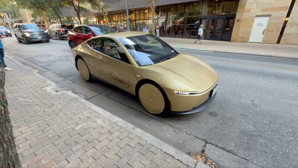 Le Tesla Cybercab au lancement à Austin. // Source : Sawyer Merritt via X Le Tesla Cybercab au lancement à Austin. // Source : Sawyer Merritt via X