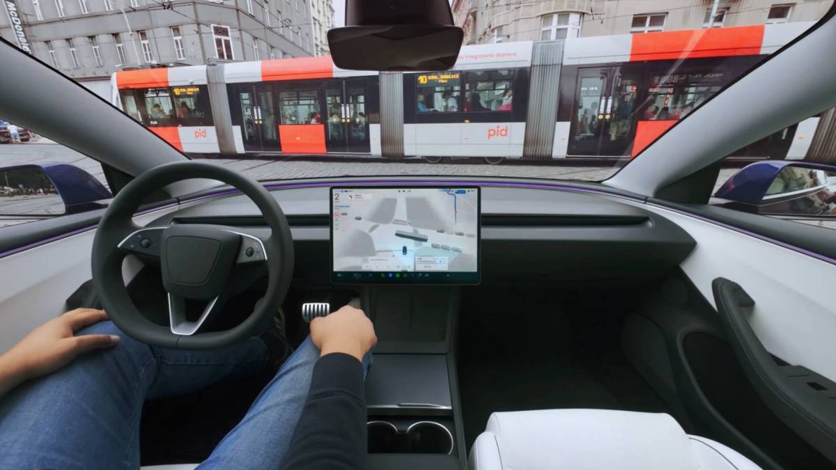 Tesla FSD dans Prague // Source : Tesla Tesla FSD dans Prague // Source : Tesla