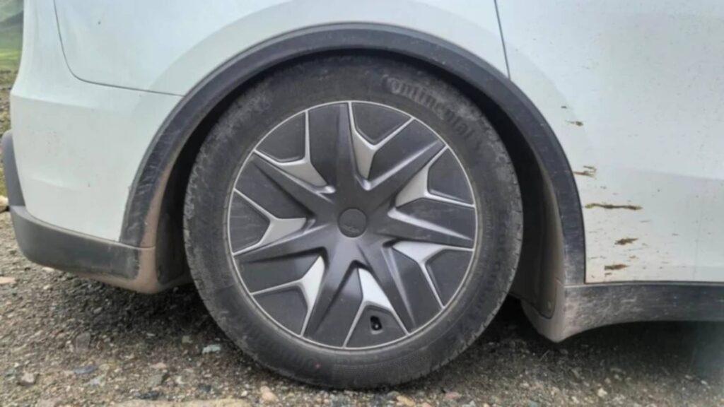 Problème d'affaissement du Tesla Model Y L // Source : Sina