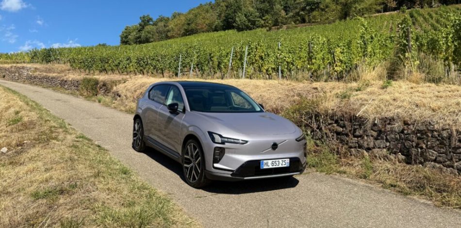 Le Volvo EX60 à l'essai. // Source : Robin San Vicente pour Numerama Le Volvo EX60 à l'essai. // Source : Robin San Vicente pour Numerama