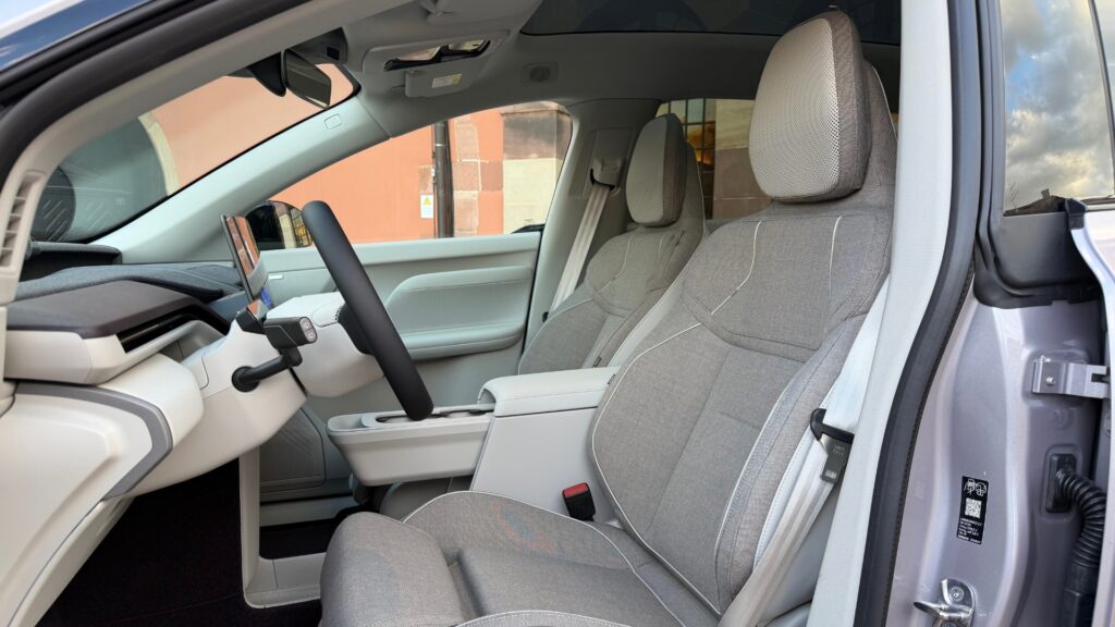 Le Volvo EX60. // Source : Robin San Vicente pour Numerama Le Volvo EX60. // Source : Robin San Vicente pour Numerama