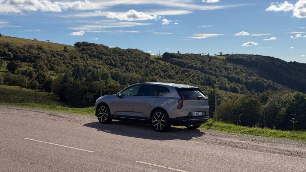 Le Volvo EX60. // Source : Robin San Vicente pour Numerama Le Volvo EX60. // Source : Robin San Vicente pour Numerama