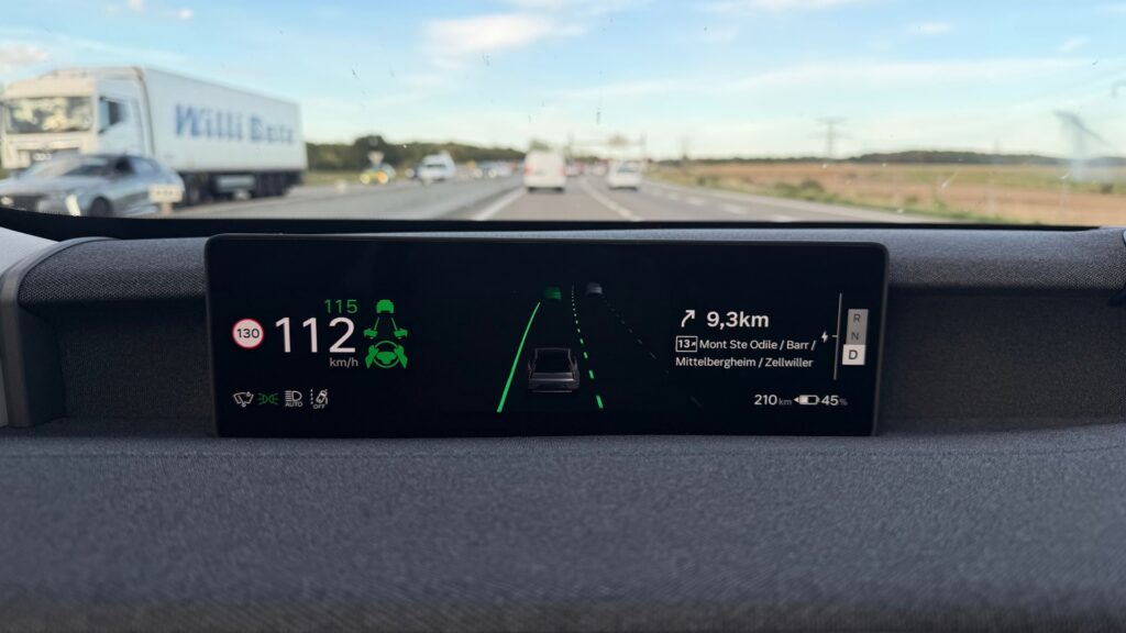 La conduite semi-autonome du Volvo EX60 est convaincante. // Source : Robin San Vicente pour Numerama La conduite semi-autonome du Volvo EX60 est convaincante. // Source : Robin San Vicente pour Numerama