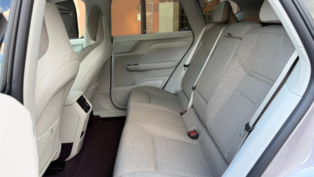 Le Volvo EX60. // Source : Robin San Vicente pour Numerama Le Volvo EX60. // Source : Robin San Vicente pour Numerama