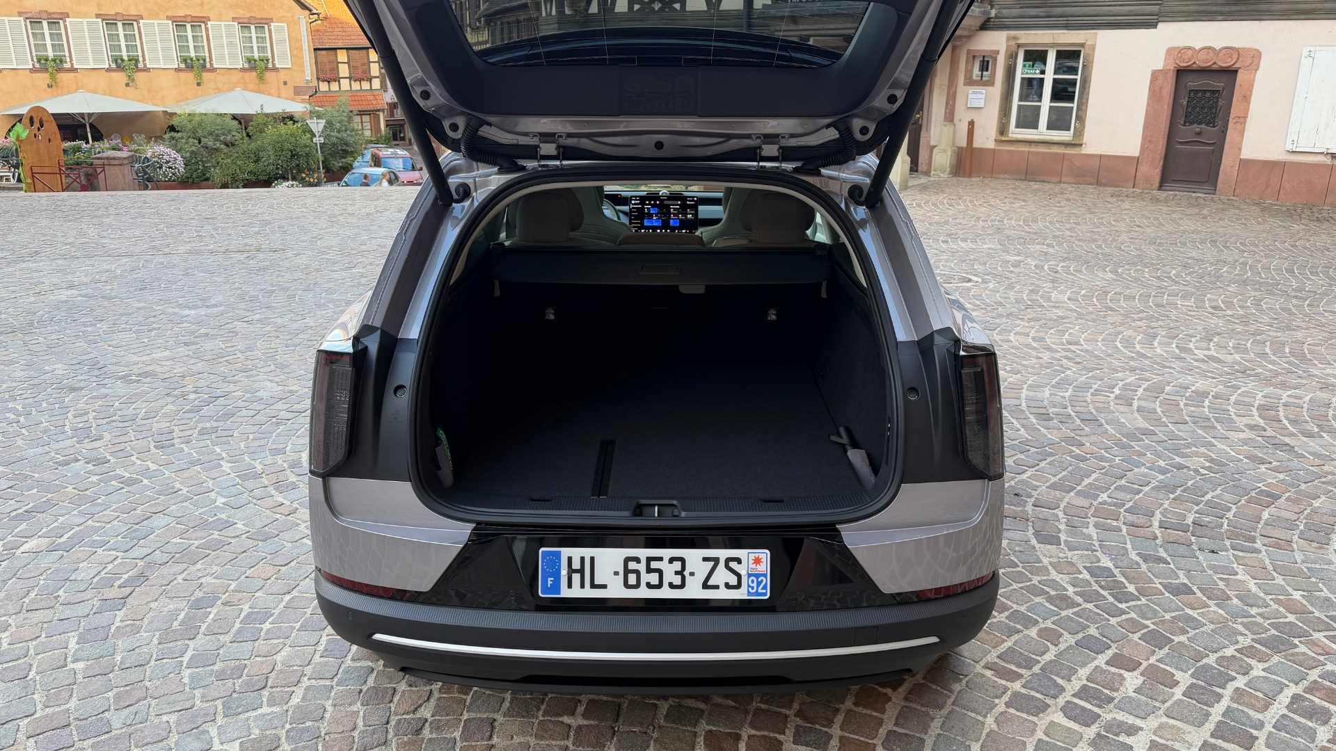 Le coffre de 523 litres.