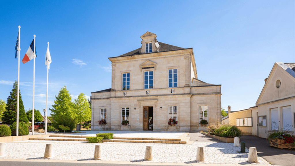 La mairie de Marolles-les-Braults // Source : Jonathan Cholet