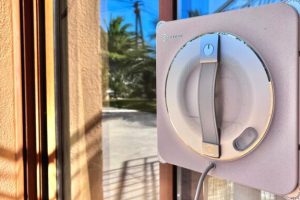 Ecovacs Winbot W2S Pro Omni // Source : Numerama Ecovacs Winbot W2S Pro Omni // Source : Numerama