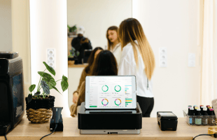 Planity Pro réunit agenda, caisse et stocks en un seul outil pour les salons de coiffure