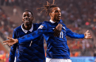 Ousmane Dembélé et Michael Olise avec l'Équipe de France // Source : Compte X de l'Équipe de France
