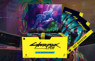 Display (24 Boosters) - Cyberpunk Tcg - Welcome To Night City // Source : Numerama Display (24 Boosters) - Cyberpunk Tcg - Welcome To Night City // Source : Numerama