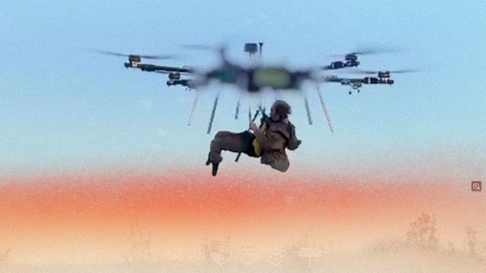 « Personne n’avait encore jamais fait ça » : cerné par les mines, un soldat ukrainien a été évacué suspendu sous un drone bombardier