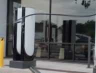 Tesla permet de fuir un Superchargeur en étant encore branché. // Source : Tesla via X (captures d'écran) Tesla permet de fuir un Superchargeur en étant encore branché. // Source : Tesla via X (captures d'écran)