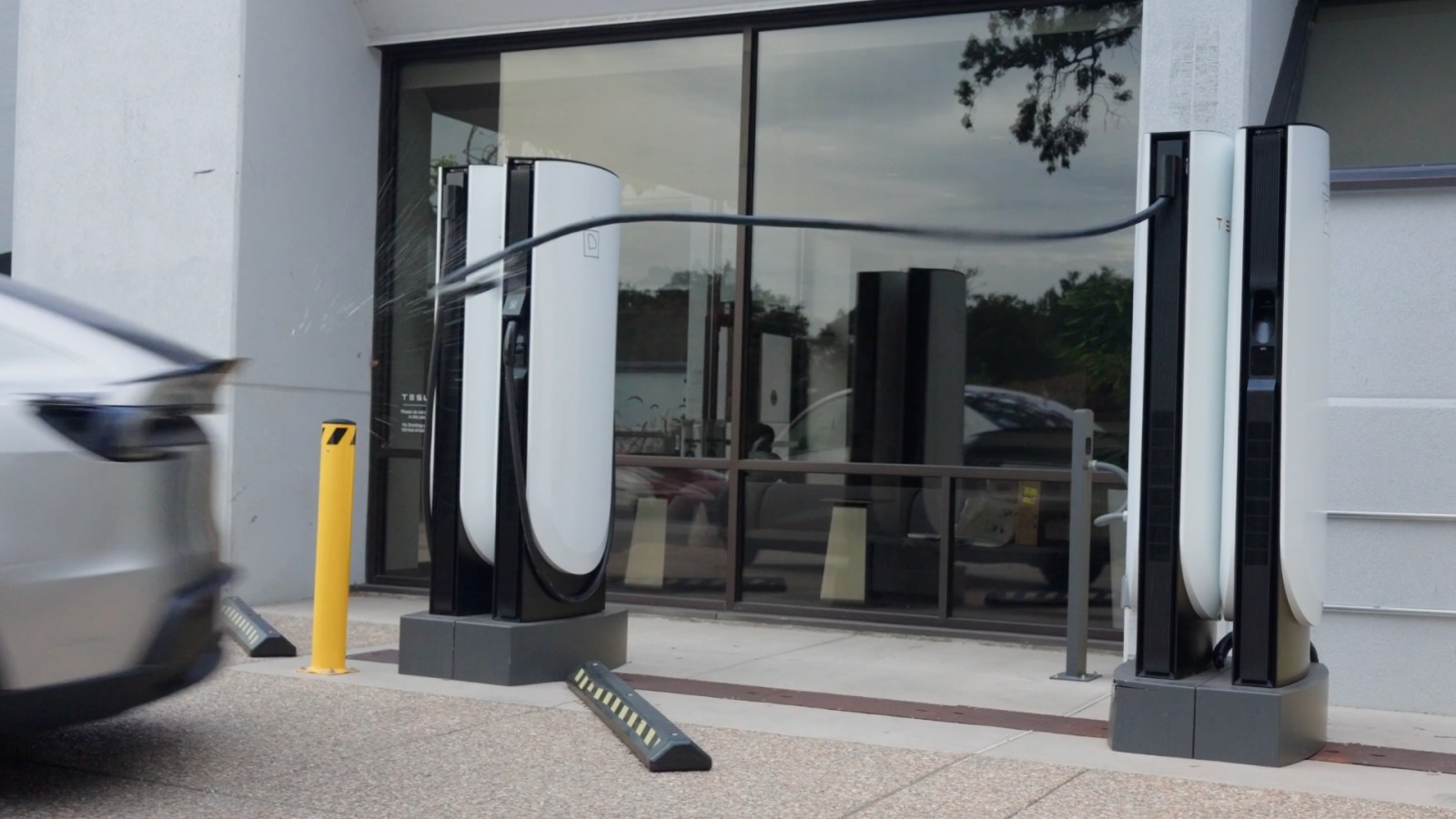 Après une fusillade mortelle, Tesla permet de fuir les Superchargeurs en urgence sans se débrancher