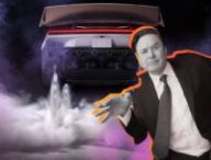 Elon Musk et le Tesla Roadster // Source : Montage Numerama Elon Musk et le Tesla Roadster // Source : Montage Numerama