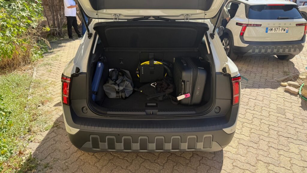 Le coffre du Skoda Epiq est généreux (475 litres). // Source : Robin San Vicente pour Numerama Le coffre du Skoda Epiq est généreux (475 litres). // Source : Robin San Vicente pour Numerama