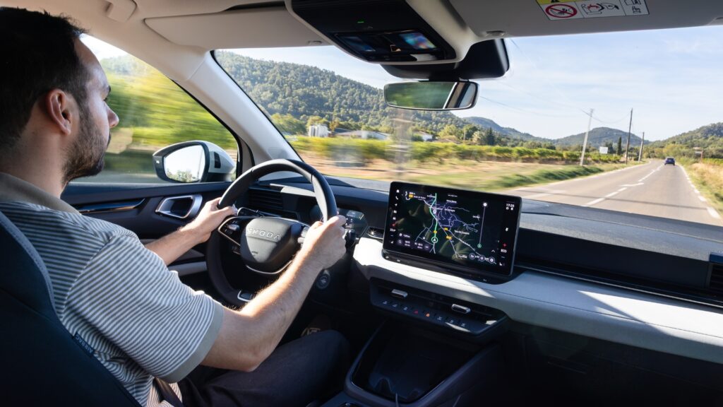 Au volant du Skoda Epiq. // Source : Morgan Mathurin pour Numerama Au volant du Skoda Epiq. // Source : Morgan Mathurin pour Numerama