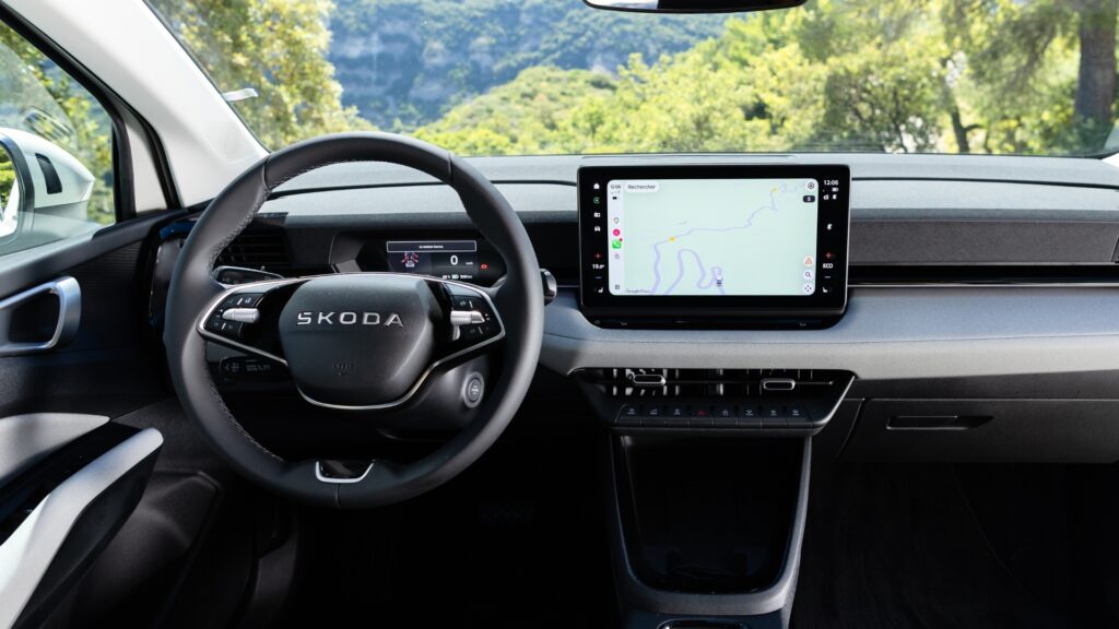 La planche de bord du Skoda Epiq. // Source : Skoda La planche de bord du Skoda Epiq. // Source : Skoda
