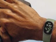 Google Fitbit Edge. // Source : Google Google Fitbit Edge. // Source : Google
