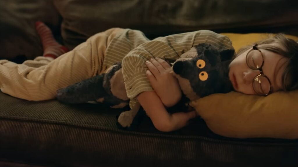 La peluche Loup visible dans le court métrage d'Intermarché