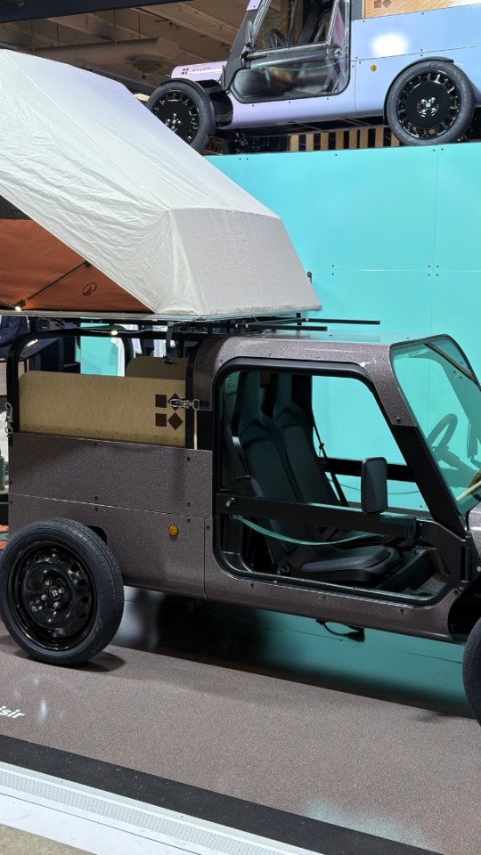 Kilow et son quadricycle La Bagnole au Mondial de l'Auto 2026. // Source : Robin San Vicente pour Numerama Kilow et son quadricycle La Bagnole au Mondial de l'Auto 2026. // Source : Robin San Vicente pour Numerama