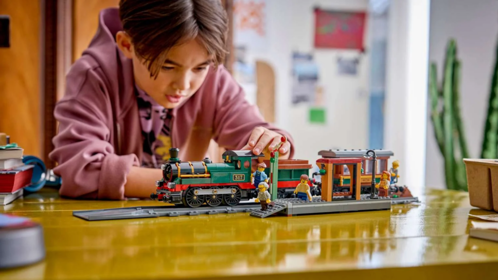 Lego Le train à vapeur rétro // Source : Lego Lego Le train à vapeur rétro // Source : Lego
