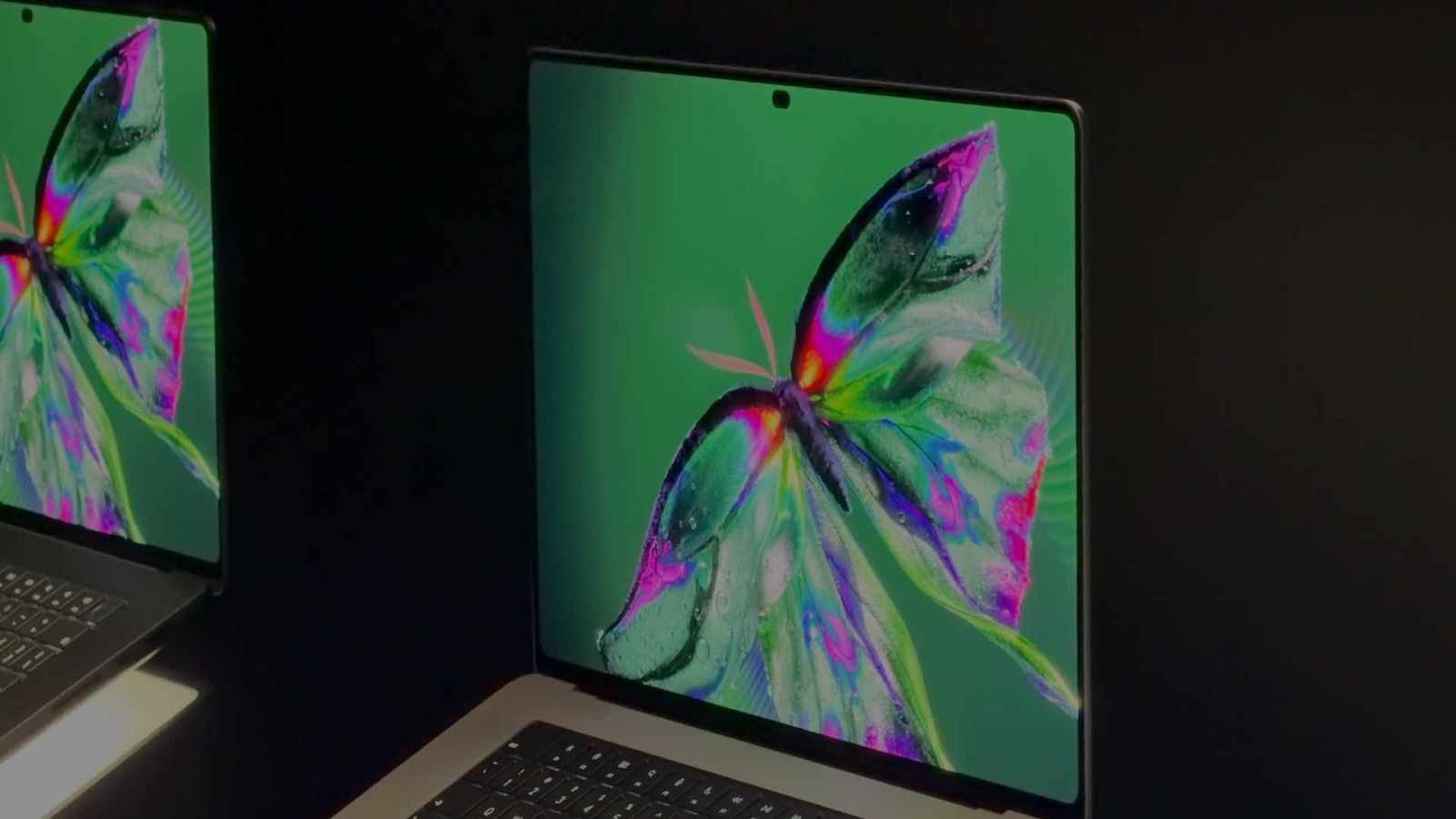 Apple تطلق أول ماكبوك برو مع شاشة لمسية